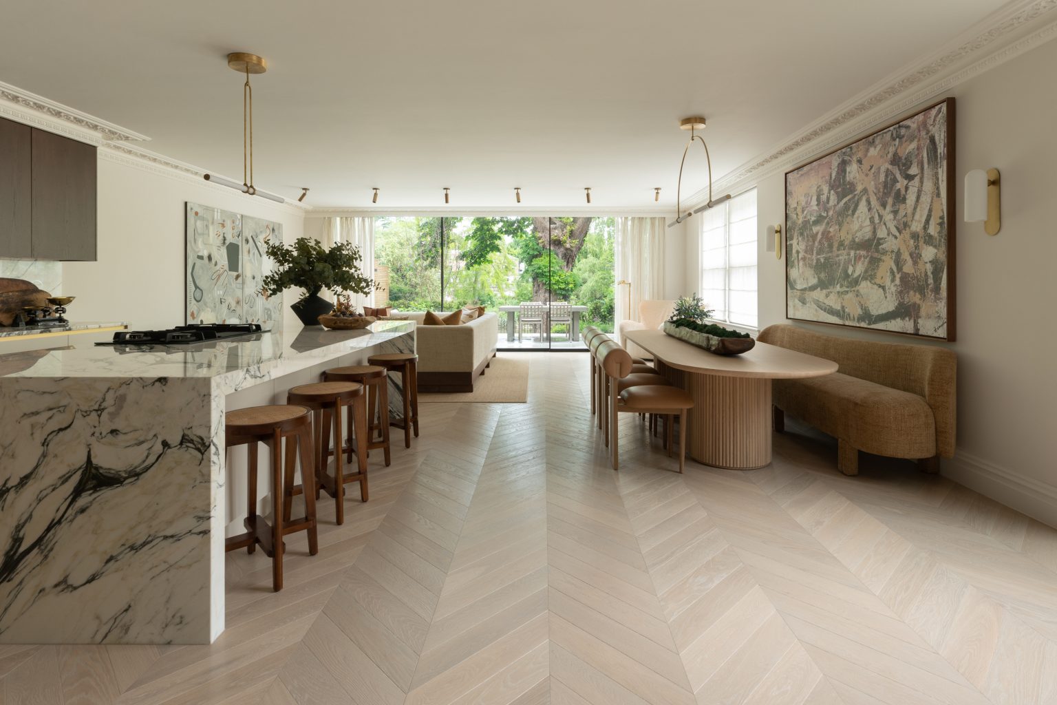 Suelo de parquet renovado — resultado final tras la restauración profesional