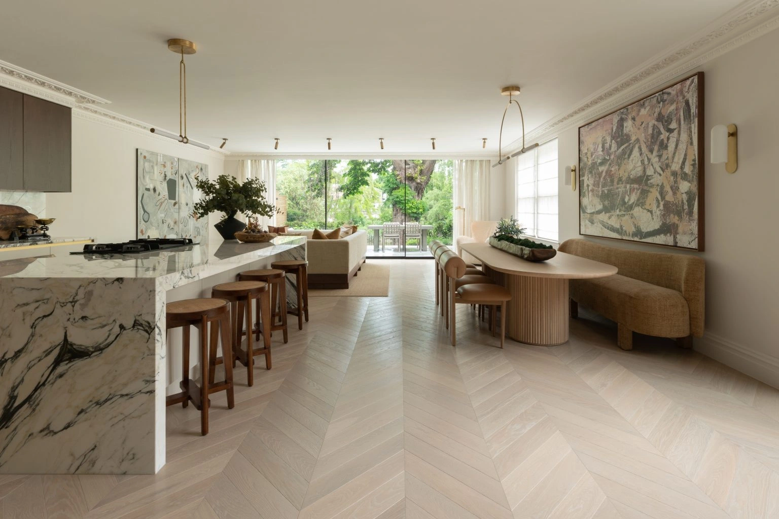 Detalle de tarima de madera exterior instalada en terraza Barcelona