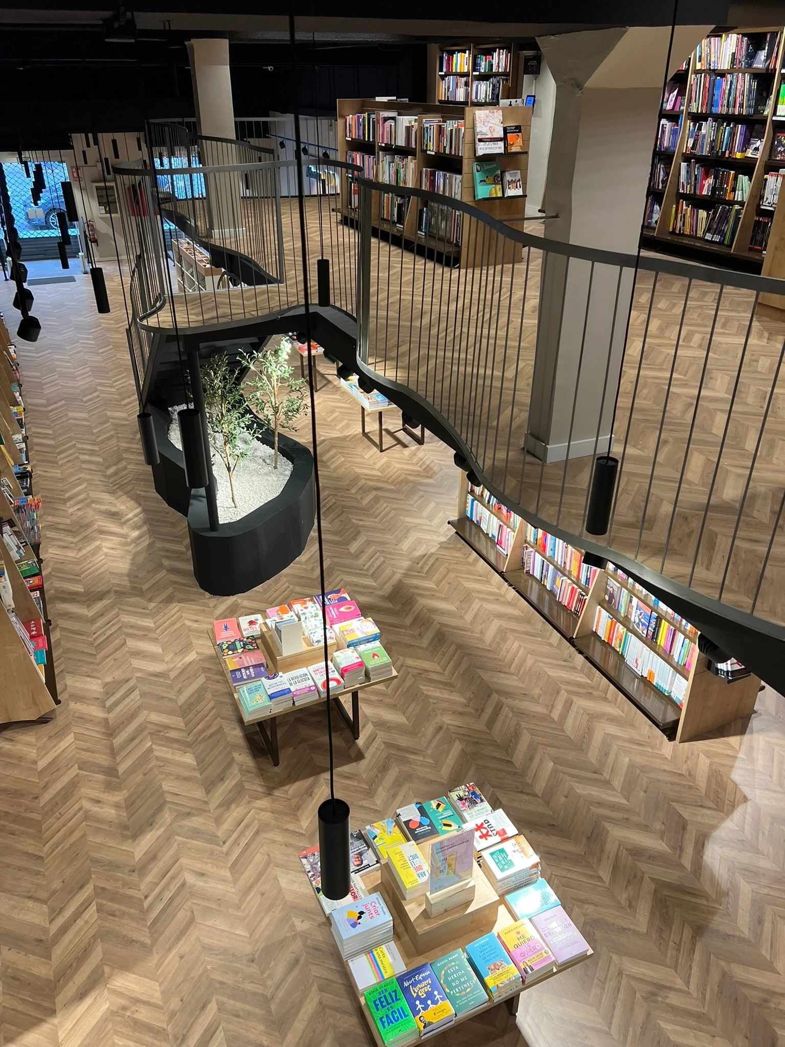 Instalación de parquet bien ejecutada en proyecto Abacus Orquinaona