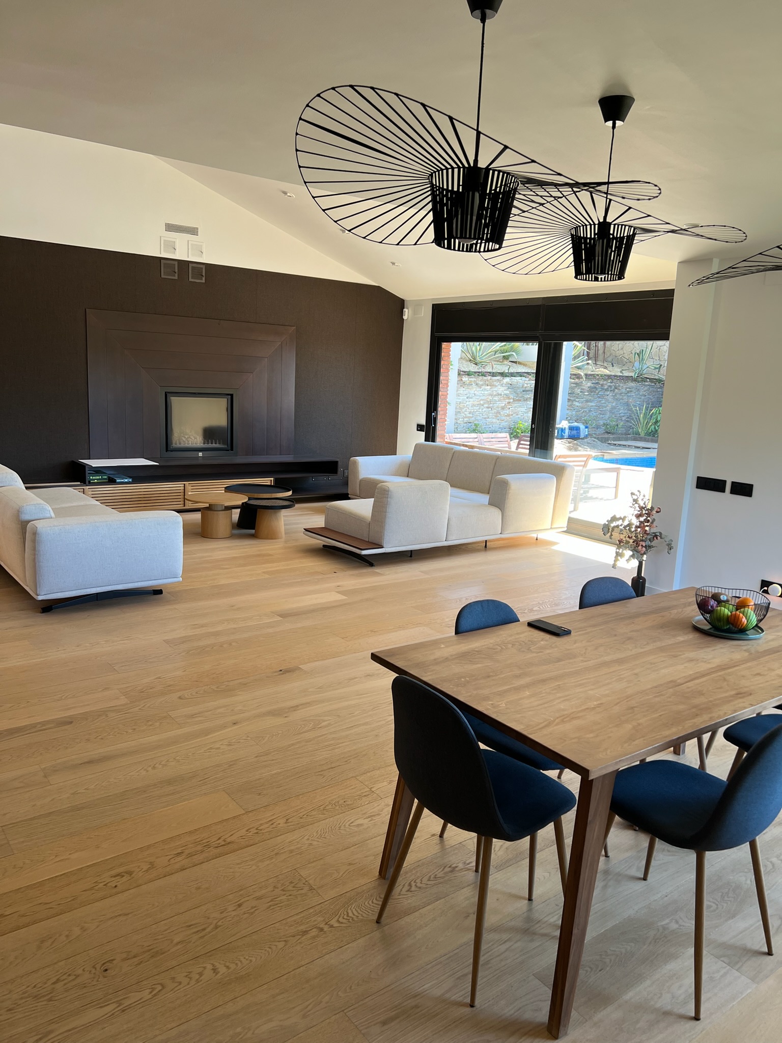 Vivienda Castelldefels parquet roble encolado continuidad espacios