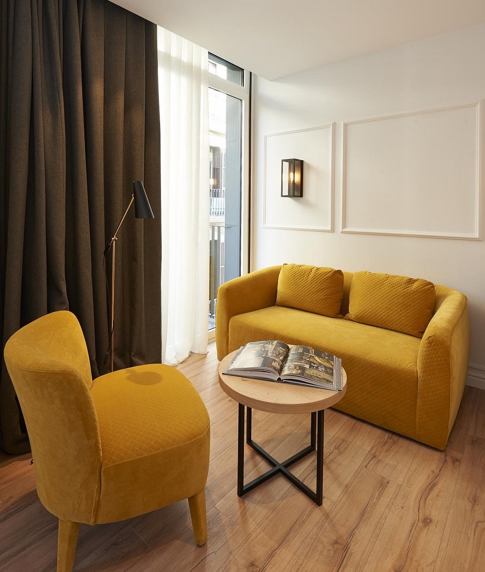 Hotel Serras Barcelona — vista general del parquet instalado en toda la planta